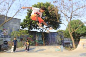 O Skatepark Bowl Arariba é frequantado diariamente pelo jovem Lenison Moreira para praticar skate.(Foto: Gustavo Henrique).