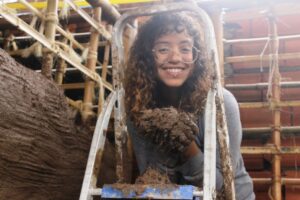Evellyn Correia bioconstrutora e educadora ambiental que integra a Coletiva Rizoma. (Foto: Arquivo Pessoal)