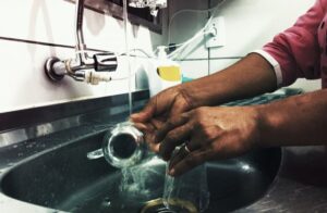 O Brasil possui um total de 6 milhões de empregadas domésticas, sendo só 1,5 delas registradas. (Foto: Flávia Santos)