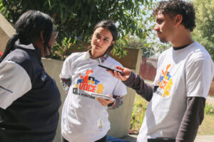 Dona Nilcéia, funcionário do CEU São Pedro. Foto: Sthefani de Jesus Oliveira, jovem da 8ª edição do Você Repórter da Periferia/Julho 2024.