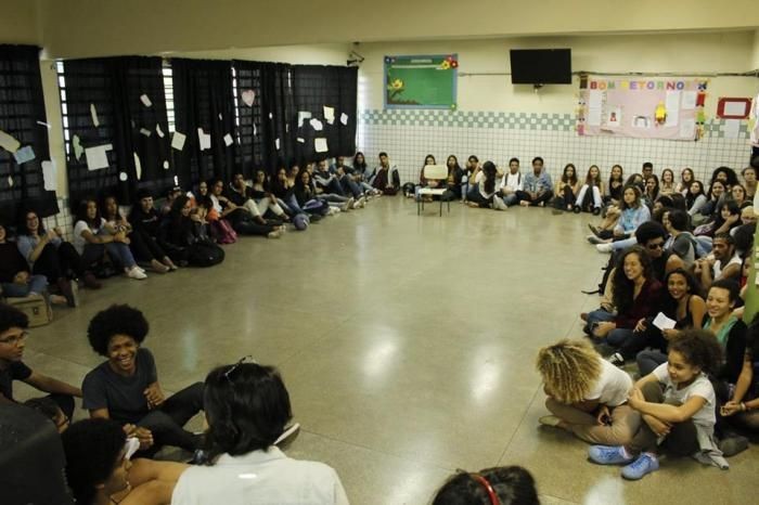 Desenrola lista 5 cursinhos populares na quebrada