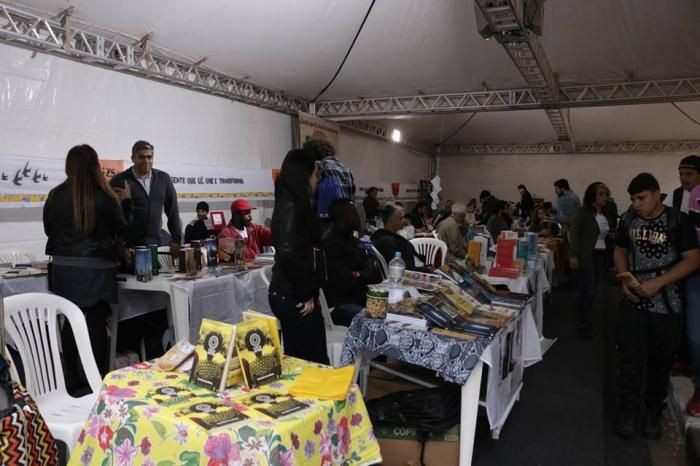 Sarau do Binho une literatura e educação na 3º Feira Literária da Zona Sul