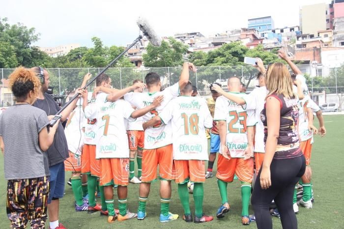 Documentário retrata cotidiano de mulheres da periferia no futebol de várzea