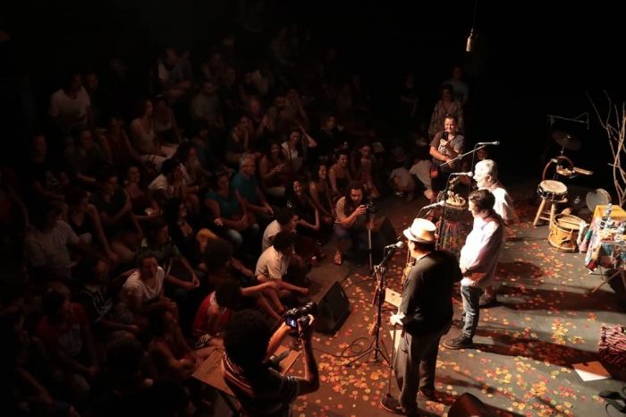 Publicações independentes e pocket shows marcam primeira edição do Sarau do Binho de 2020