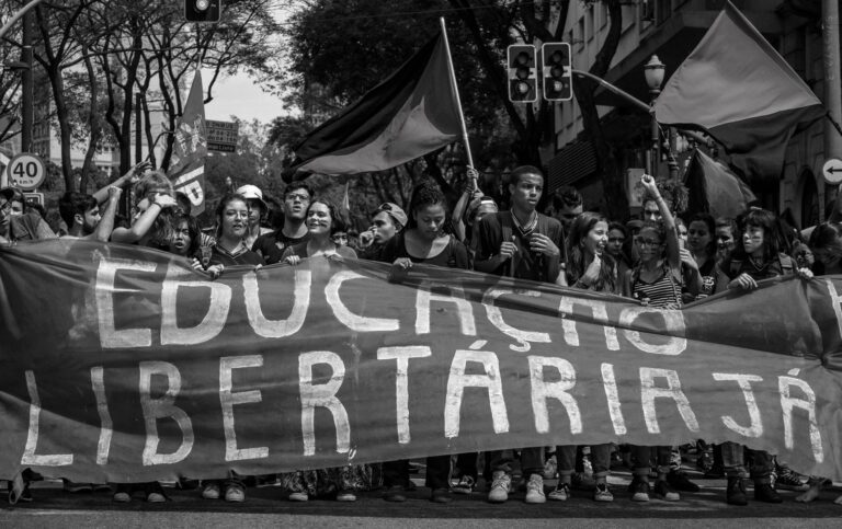 Por que falar de política é tão chato?