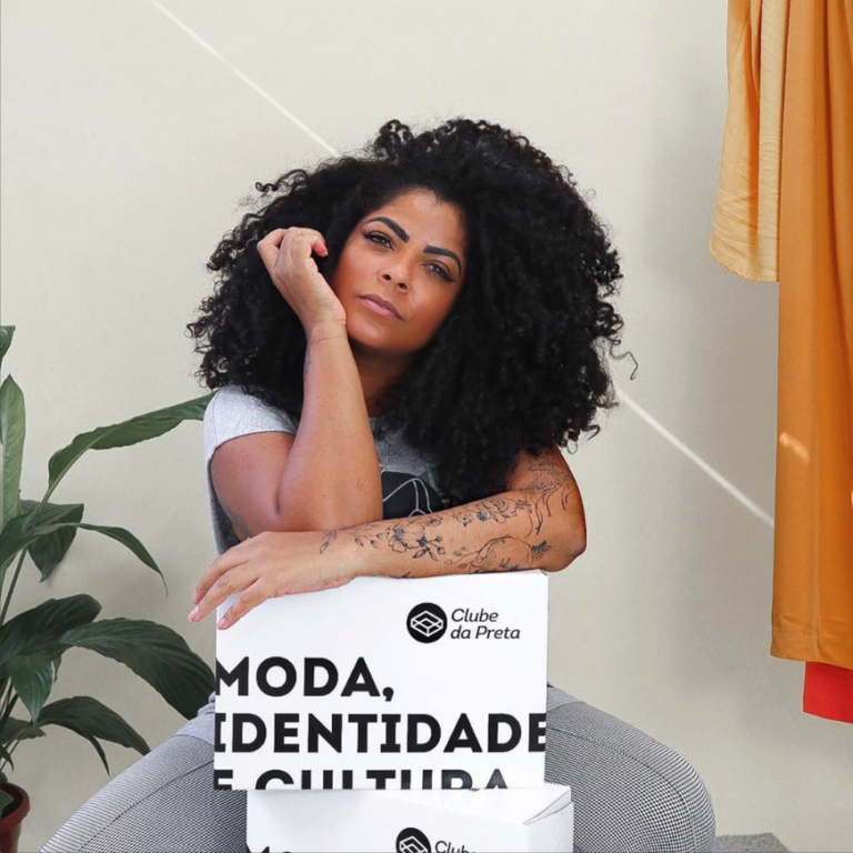 Débora Luz, fundadora do Clube da Preta, conta dicas sobre o Instagram no Empreende aí Cast