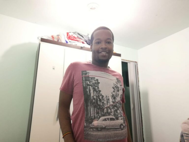 “Não tenho acompanhamento psicológico”: a saga de Malúe Aba Dias para sobreviver na pandemia