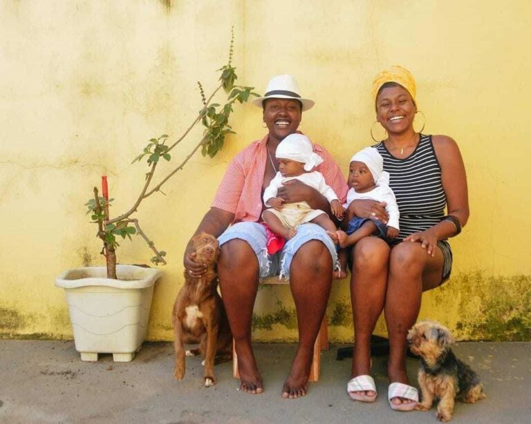 “A gente tá fazendo uma revolução”, afirma Aline Brito, mãe, sapatão, educadora e periférica