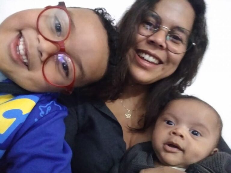 Alegrias e desafios da maternagem são temas do novo livro de Juliana da Paz