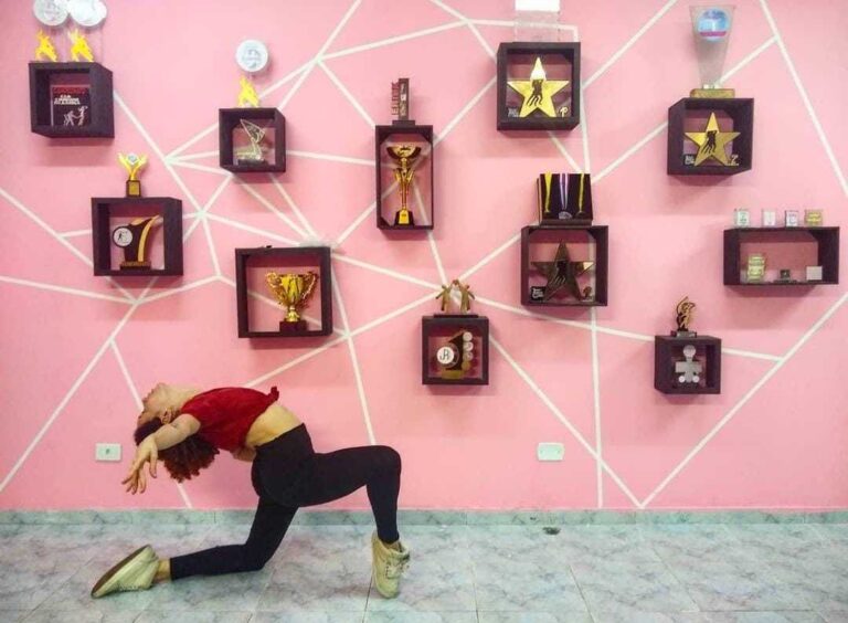 “A arte me salva”, afirma Nayara, mulher, lésbica e moradora da zona leste