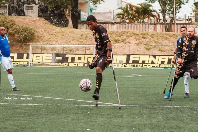 Futebol de amputados reacende sonhos em jovens da periferia como Luiz Cláudio