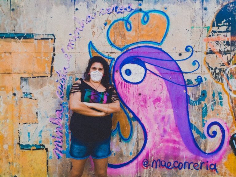 Arte educadora utiliza o grafite como forma de expressão e apoio a maternidade solo