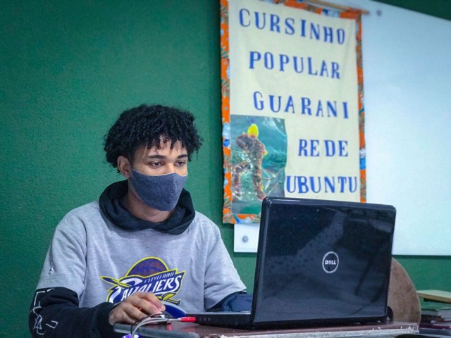 Jovem combate fake news e impede familiares de desistir da vacina contra covid-19 no Jardim Ângela