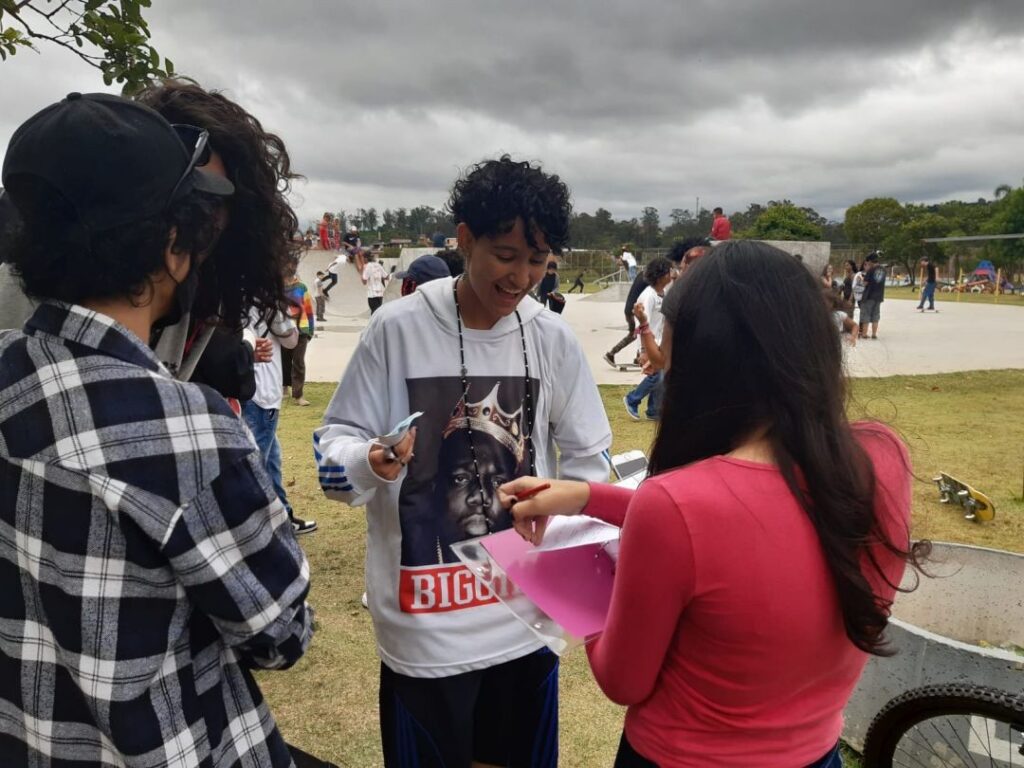 O estudante Mattheo de 15 anos, estava ficando depressivo, quando descobriu que o Parque Jardim Helena reabriu. (Foto: Maria Eduarda Santos)