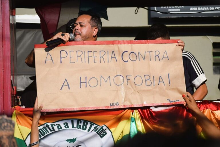 Democracia e LGBTfobia foram destaques da primeira Parada LGBTQIA+ do Capão Redondo