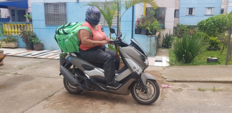 “Me trate como homem”: machismo afeta entregadoras de delivery