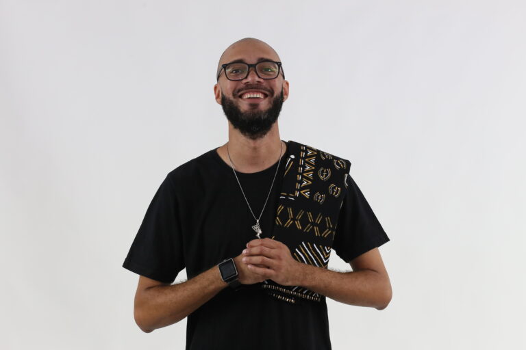 Israel Neto: escritor fortalece a literatura antirracista nas periferias