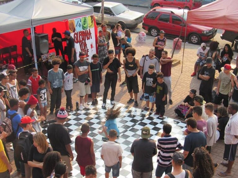 Coletivo Noroest celebra a cultura hip hop com atividades em escolas públicas de Perus
