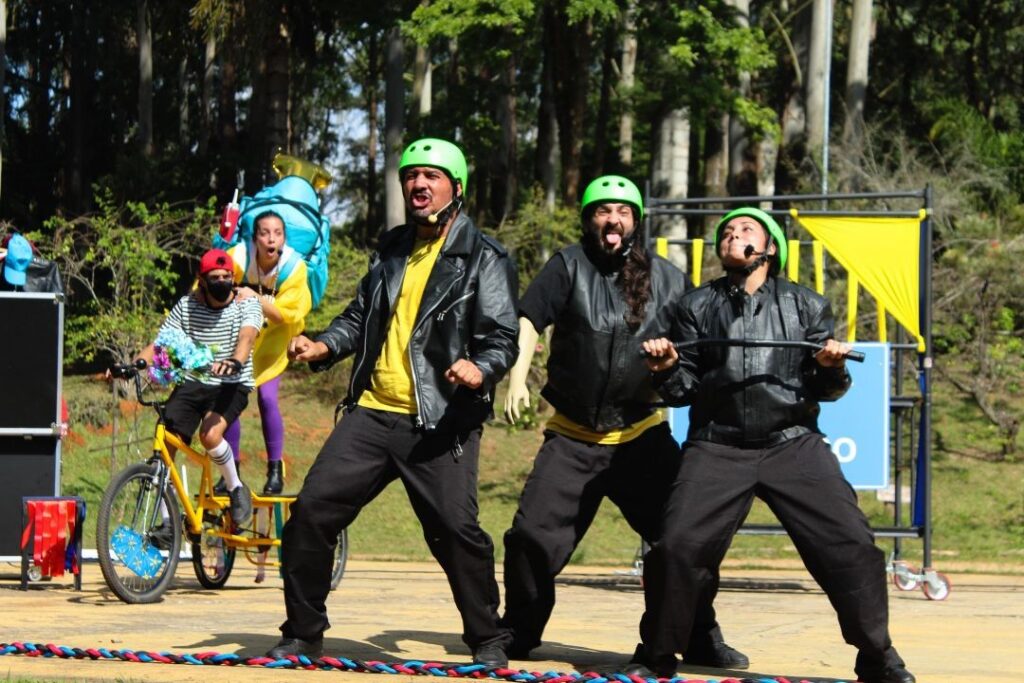 Cena do espetáculo 'Nina e a cidade que perdeu o vento'. (Foto: Luh Silva Maio)