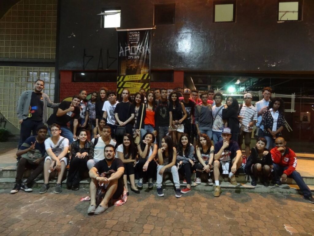 O Projeto 1° CENA foi criado em 2010 e tem como público alvo jovens de 14 a 21 anos das periferias. (Foto: Divulgação)