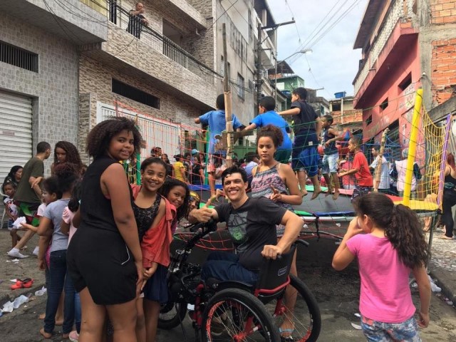“As pessoas acabam voltando para casa”: a luta de cadeirantes para votar nas periferias