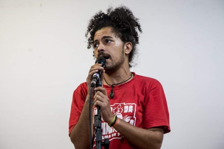 Poeta Márcio Ricardo comemora 10 anos de atuação na literatura periférica