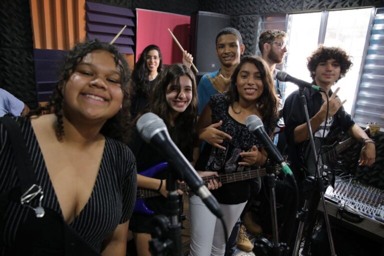 No corre: projeto oferece aulas de música gratuita para jovens no Jardim Ângela