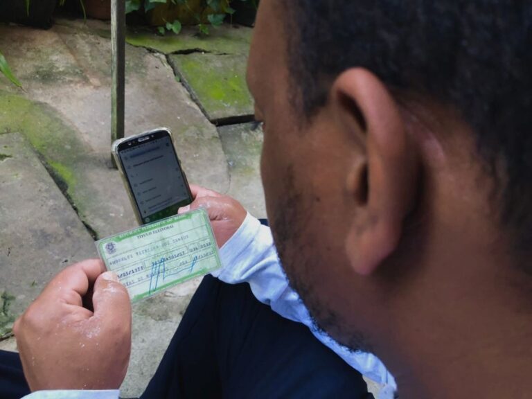 Internet precária nas periferias impede moradores de pesquisar candidatos às eleições