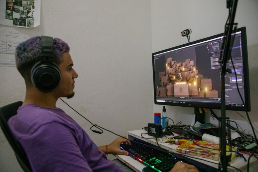 Ele se inspira na realidade e na cultura das favelas para criar suas obras em NFTs. (Foto: Arquivo Pessoal)