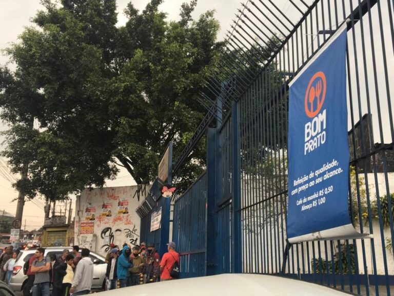 Sem trabalho e renda, moradores das periferias dependem do Bom Prato para se alimentar