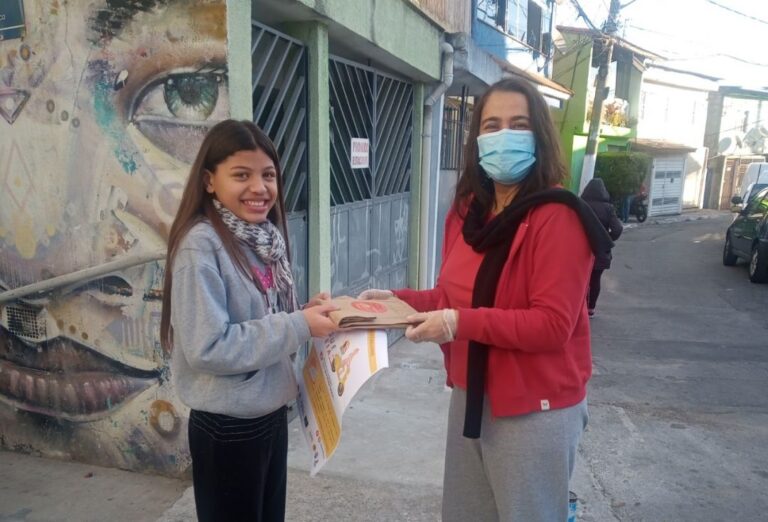 Clube de leitura apoia jovens do Campo Limpo com bolsa e acesso à internet