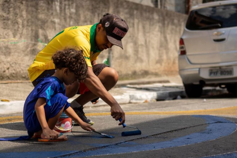 Moradores da quebrada mantém viva tradição de pintar as ruas para a Copa do Mundo