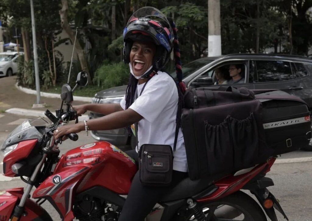 A entregadora atua desde 2019 gerando renda com o trabalho em aplicativos de delivery. (Arquivo Pessoal)