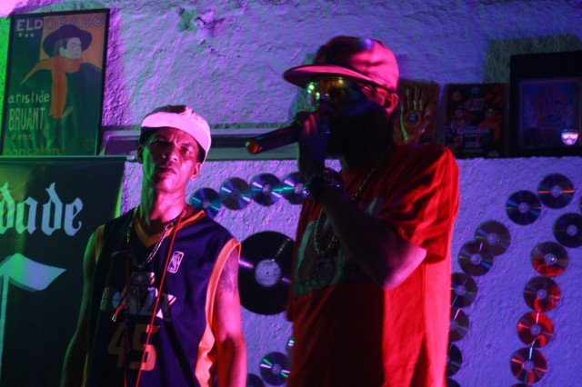 Grupo de rap fundado no Carandiru promove ações culturais com jovens na quebrada