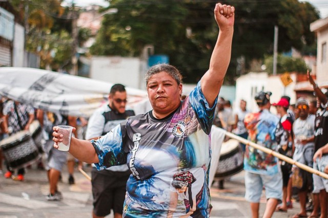 Um salve, manas!