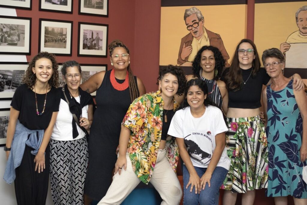 Equipe de mulheres do Centro de Memória Queixadas, localizado em Perus, zona noroeste de São Paulo. (Foto: Caroline Brandão)