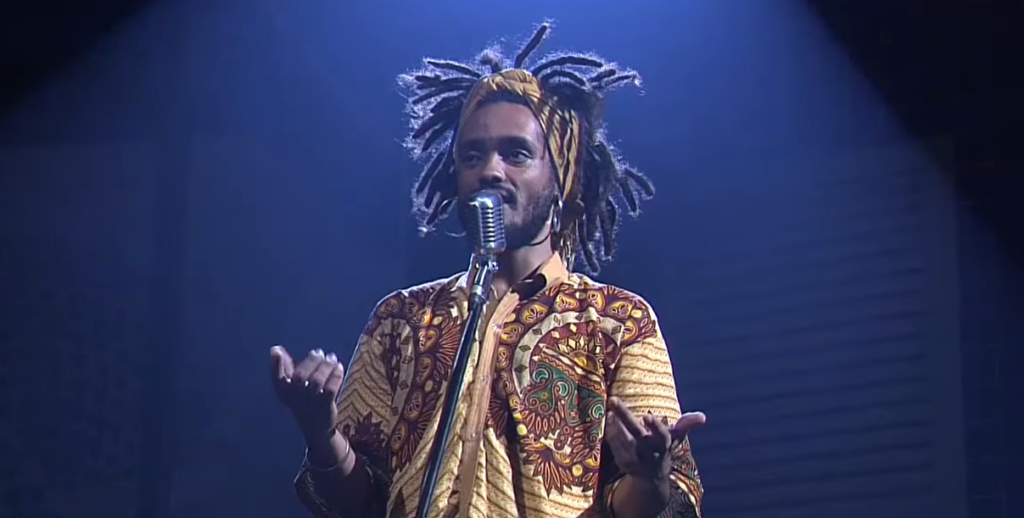 Daniel Marques declama poesia no Programa e Manos e Minas da TV Cultura. (Reprodução YouTube)