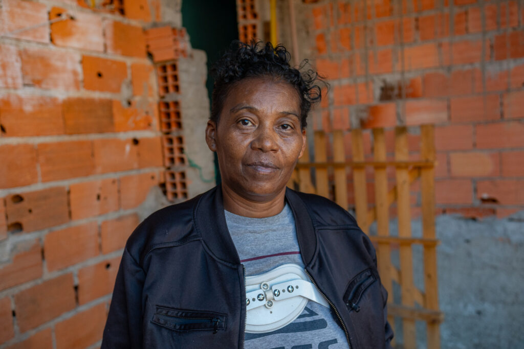 Claudete Cordeiro é líder comunitária há quase 30 anos no Jardim D’Abril II, Zona Oeste de São Paulo. Foto: Pedro Oliveira/Julho 2023