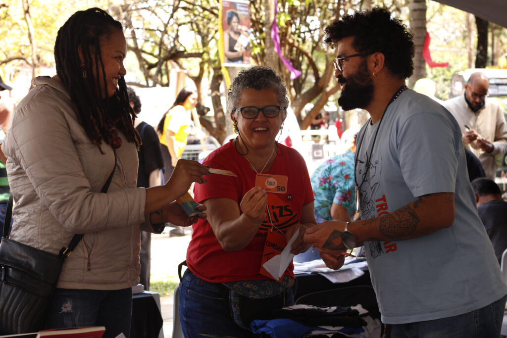 Venda de livros durante a 8ª Feira Literária da Zona Sul. Foto: Will/2022.