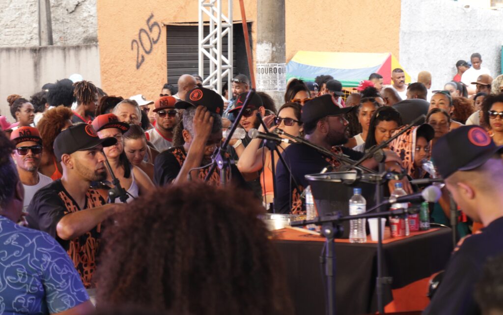 Pagode Na Disciplina em celebração ao aniversário de oito anos. Foto: Kleber da Silva, aluno do Você Repórter da Periferia/Setembro 2023.