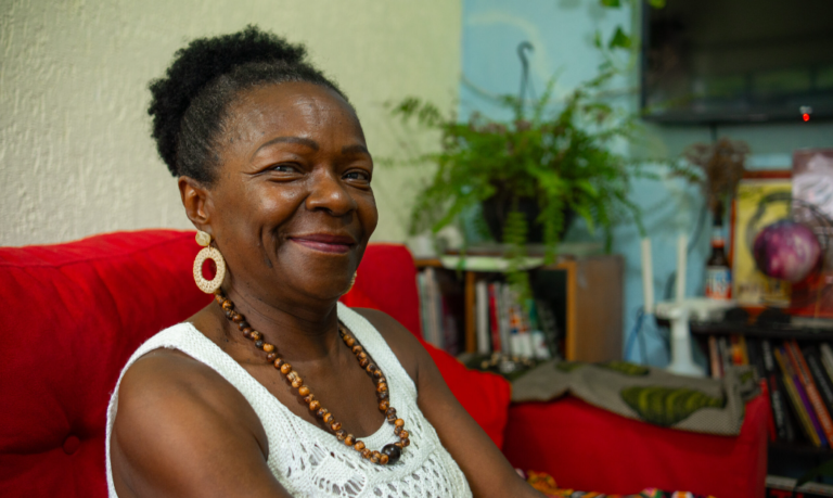 “O trabalho doméstico não deu possibilidades”: Marilene Silva aborda o autocuidado após os 50 anos