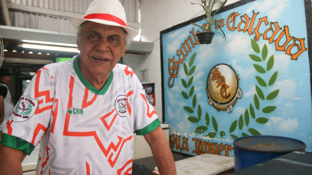 Luiz Freire, 73, empreendedor e sambista, criador do Samba da Calçada, comunidade de samba da Vila Império, zona sul de São Paulo. Foto: Ana Vitória.