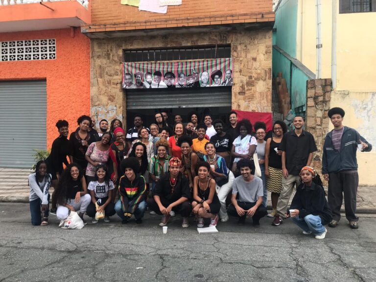Biblioteca comunitária Assata Shakur disponibiliza acervo com obras de escritores negros