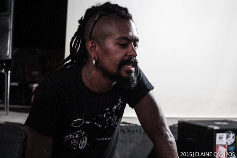 Retrato de um punk, preto e periférico
