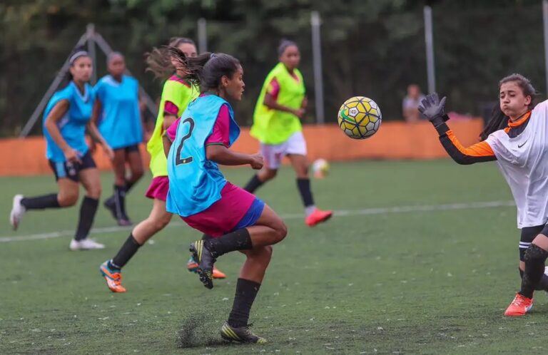 Meninas periféricas denunciam violências de gênero sofridas no futebol