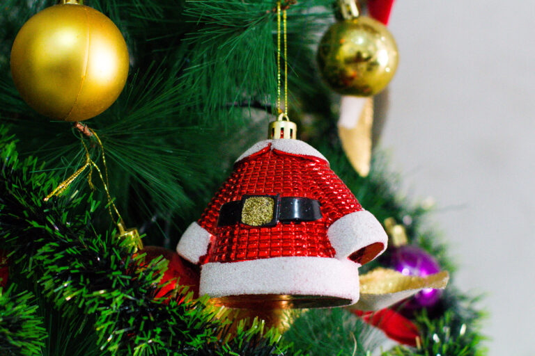 Natal e suas decorações: Quanto vale montar a árvore na periferia