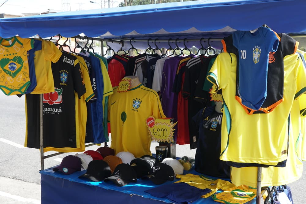 Camisetas da copa do mundo da seleção brasileira de futebol.